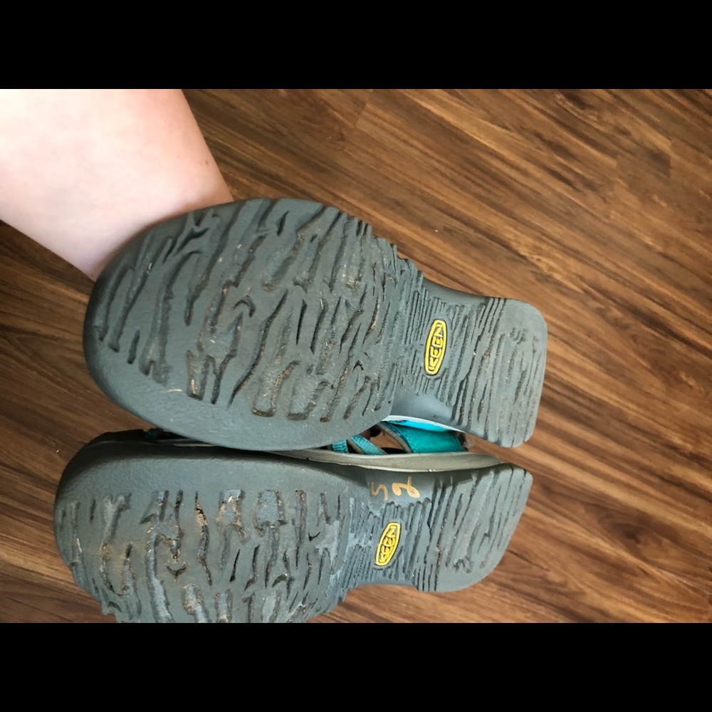 Cute turquoise Womens Keens sz7 EUC - Picture 5 of 5